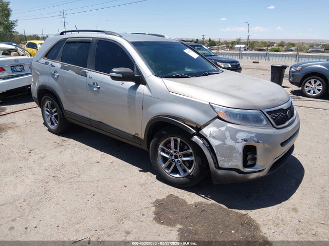 Salvage Kia Sorento Image