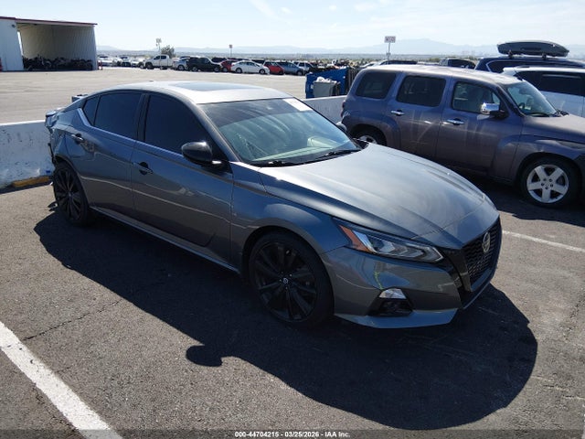 Salvage Nissan Altima Image