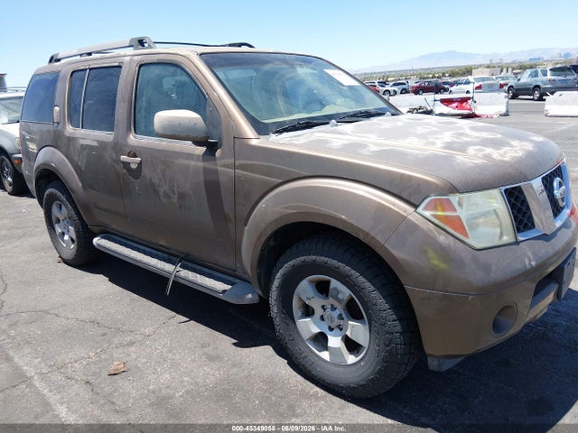 Salvage Nissan Pathfinder Image