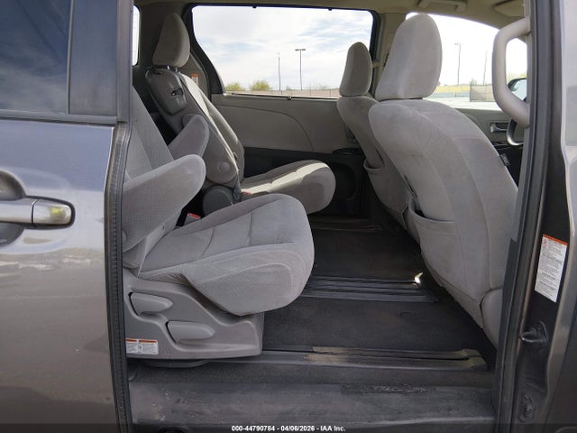 Toyota Sienna Le 8 Passenger