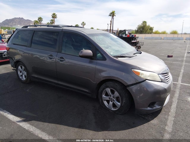 Salvage Toyota Sienna Image