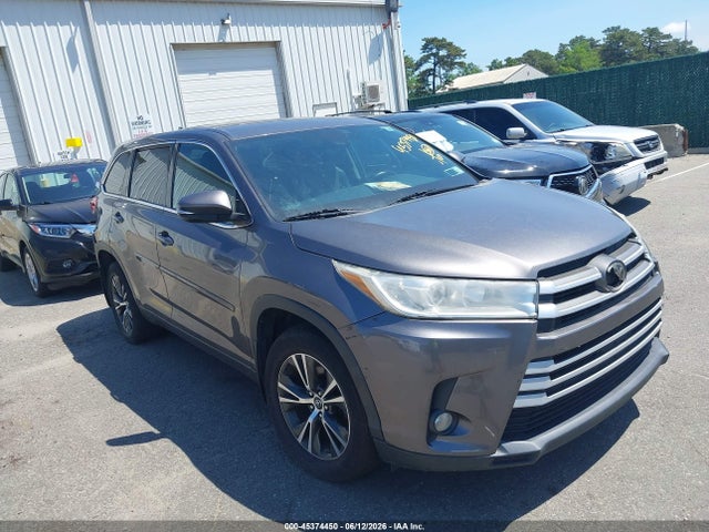 Salvage Toyota Highlander Image