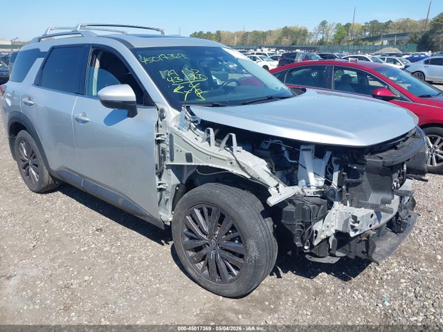 Salvage Nissan Pathfinder Image