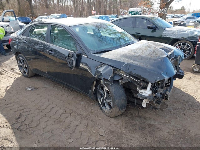 Salvage Hyundai ELANTRA Image
