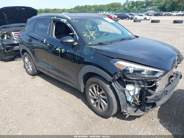 Salvage Hyundai TUCSON Image