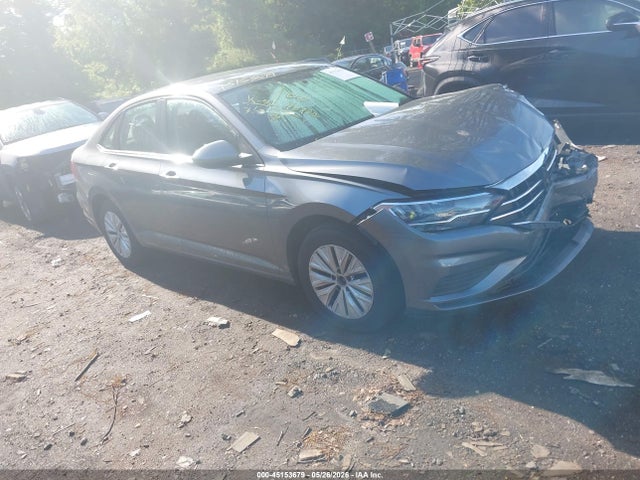 Salvage Volkswagen Jetta Image