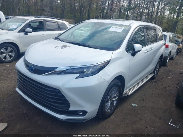 Toyota Sienna Xle 8 Passenger