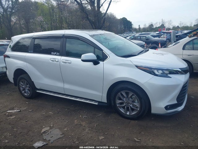 Toyota Sienna Xle 8 Passenger