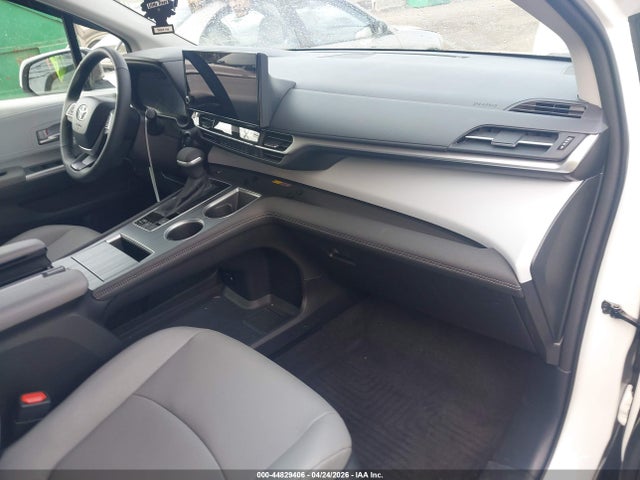 Toyota Sienna Xle 8 Passenger