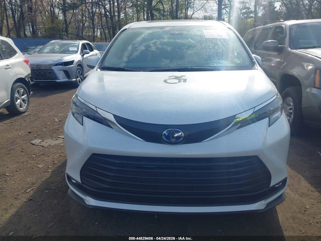 Toyota Sienna Xle 8 Passenger