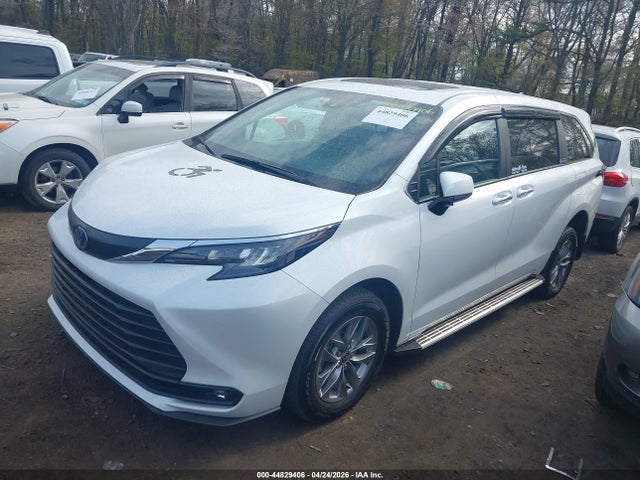 Toyota Sienna Xle 8 Passenger