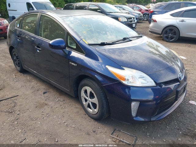 Salvage Toyota Prius Image