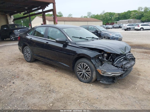 Salvage Volkswagen Jetta Image