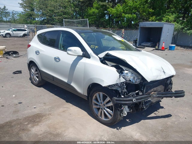 Salvage Hyundai TUCSON Image
