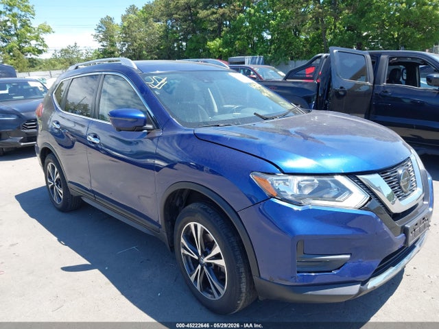 Salvage Nissan Rogue Image