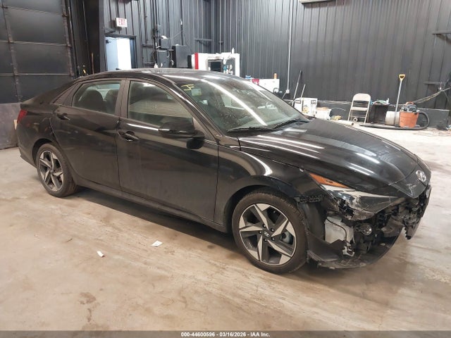 Salvage Hyundai ELANTRA Image