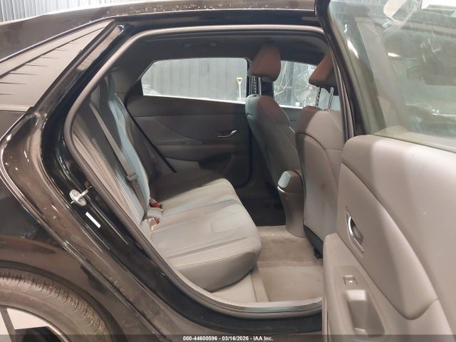 Hyundai ELANTRA Sel