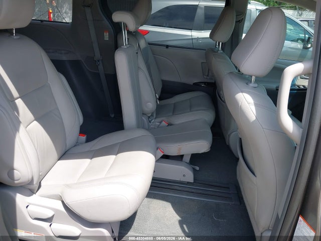 Toyota Sienna Xle 8 Passenger