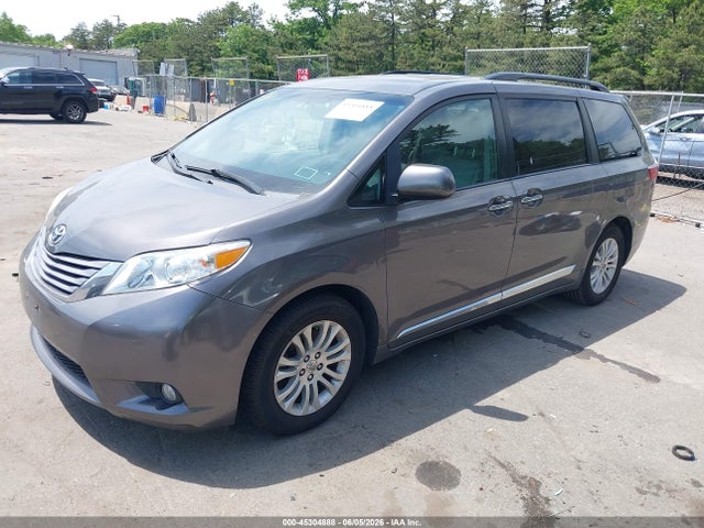 Toyota Sienna Xle 8 Passenger