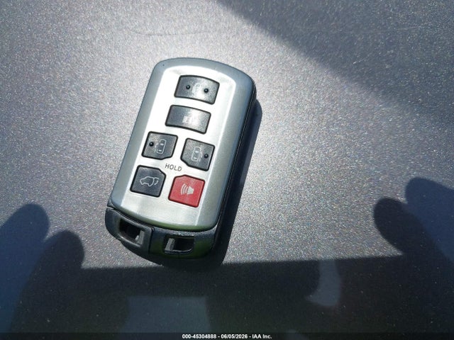 Toyota Sienna Xle 8 Passenger