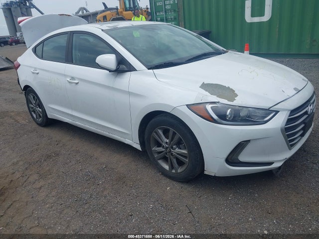 Salvage Hyundai ELANTRA Image