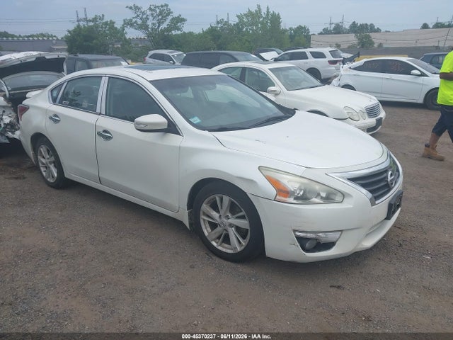 Salvage Nissan Altima Image