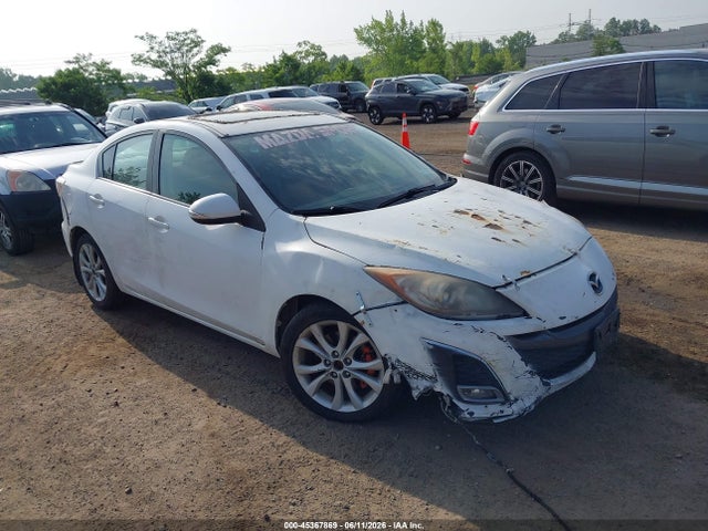 Salvage Mazda Mazda3 Image