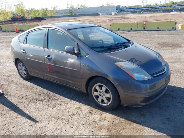 Salvage Toyota Prius Image