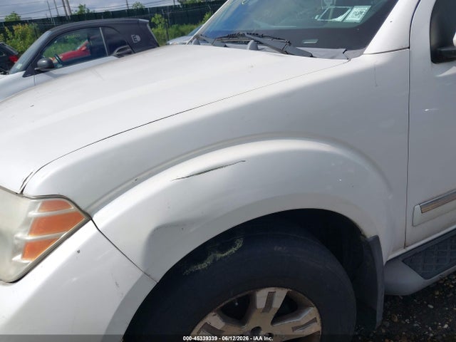Nissan Pathfinder Le