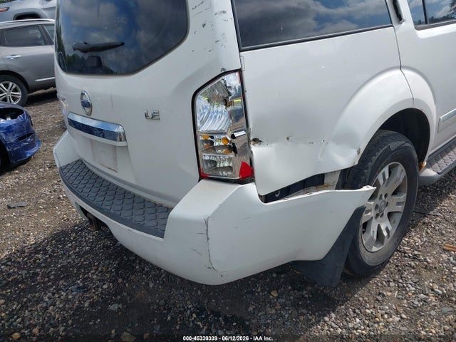 Nissan Pathfinder Le