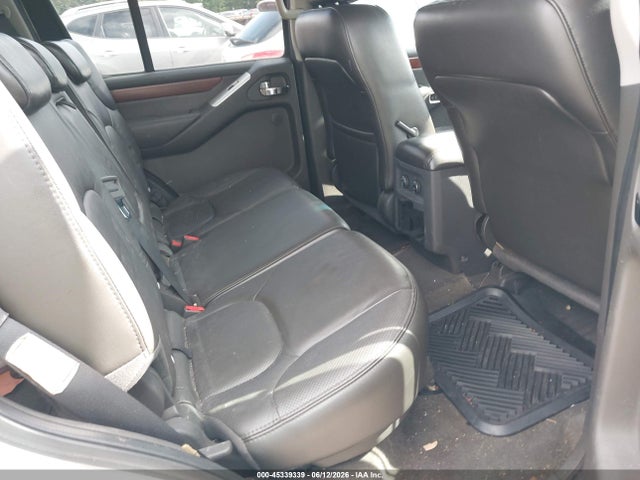 Nissan Pathfinder Le