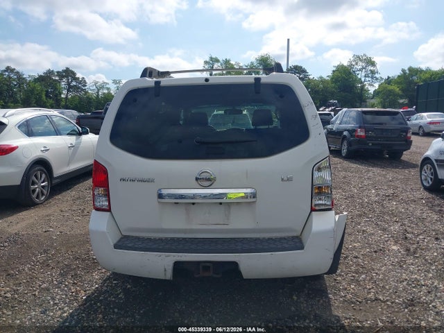 Nissan Pathfinder Le