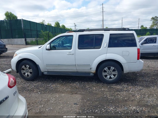 Nissan Pathfinder Le