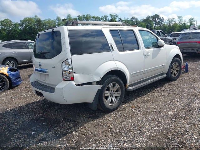 Nissan Pathfinder Le
