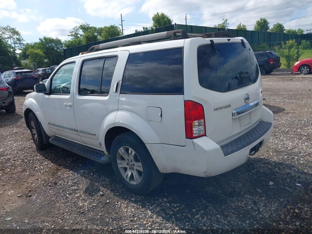 Nissan Pathfinder Le