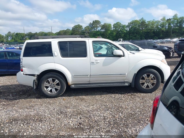 Nissan Pathfinder Le