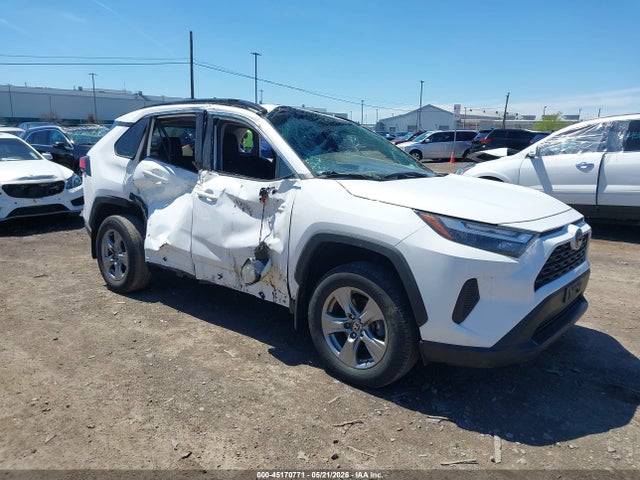 Salvage Toyota RAV4 Image