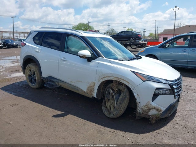 Salvage Nissan Rogue Image