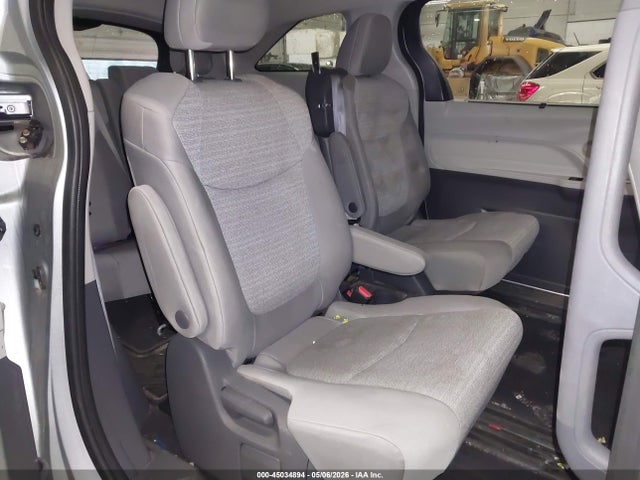 Toyota Sienna Le