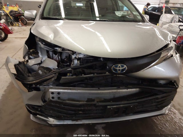 Toyota Sienna Le