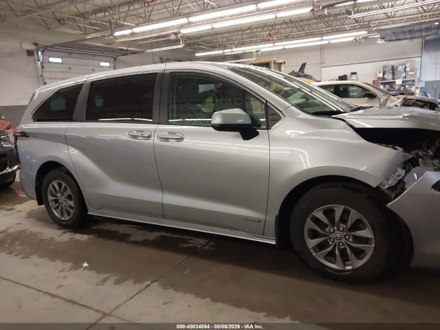 Toyota Sienna Le