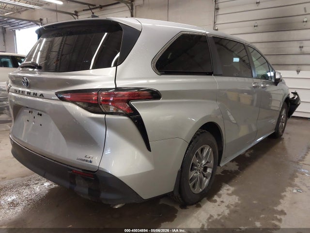 Toyota Sienna Le
