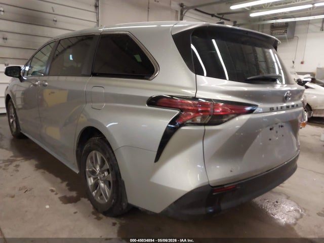 Toyota Sienna Le