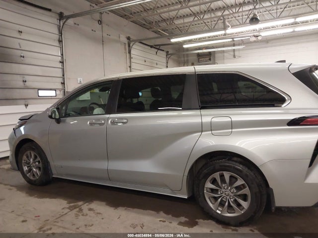 Toyota Sienna Le