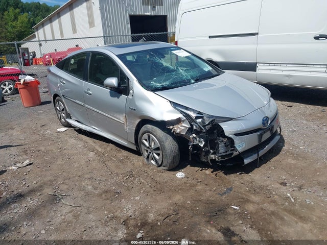 Salvage Toyota Prius Image