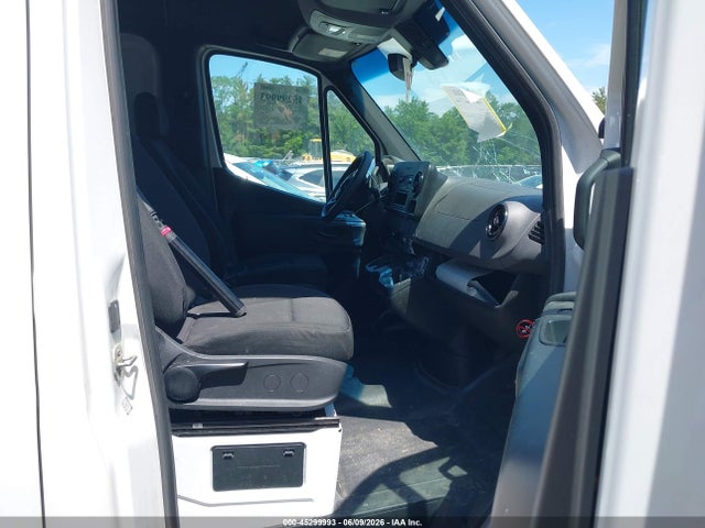 Mercedes-Benz Sprinter 2500 High Roof 4-cyl Gas