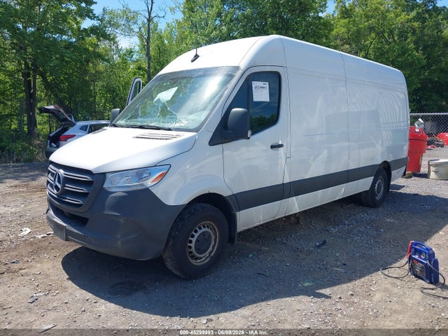 Mercedes-Benz Sprinter 2500 High Roof 4-cyl Gas