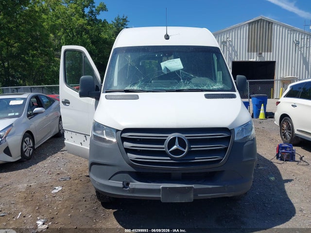 Mercedes-Benz Sprinter 2500 High Roof 4-cyl Gas