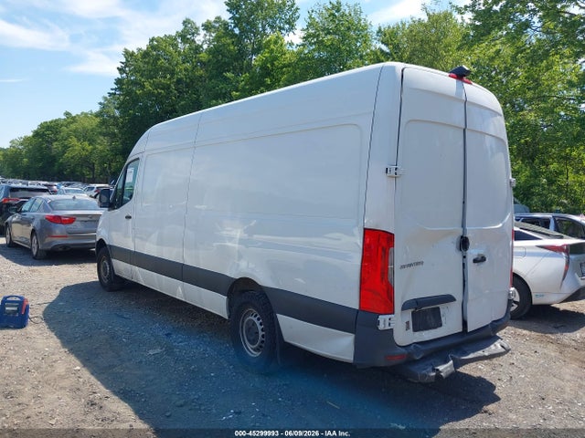 Mercedes-Benz Sprinter 2500 High Roof 4-cyl Gas