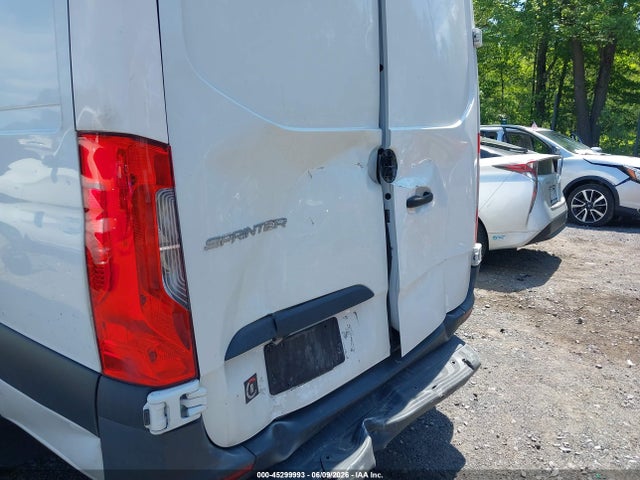Mercedes-Benz Sprinter 2500 High Roof 4-cyl Gas